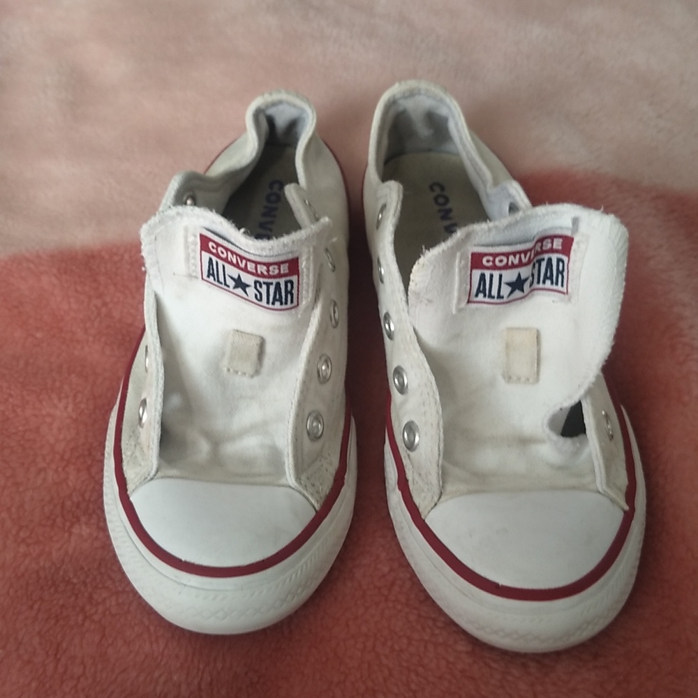 Lil boys converse size 3